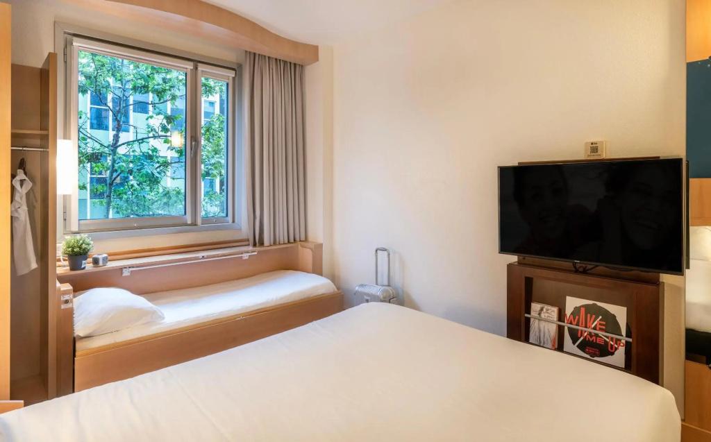 Ibis Barcelona Glories 22