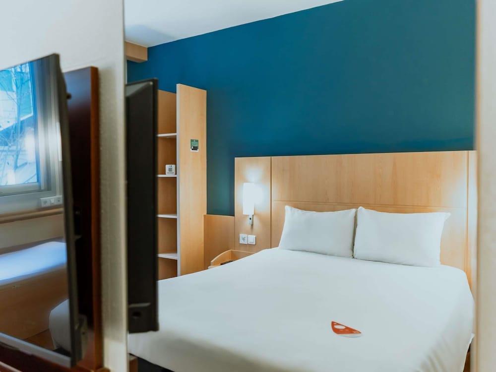 Ibis Barcelona Glories 22