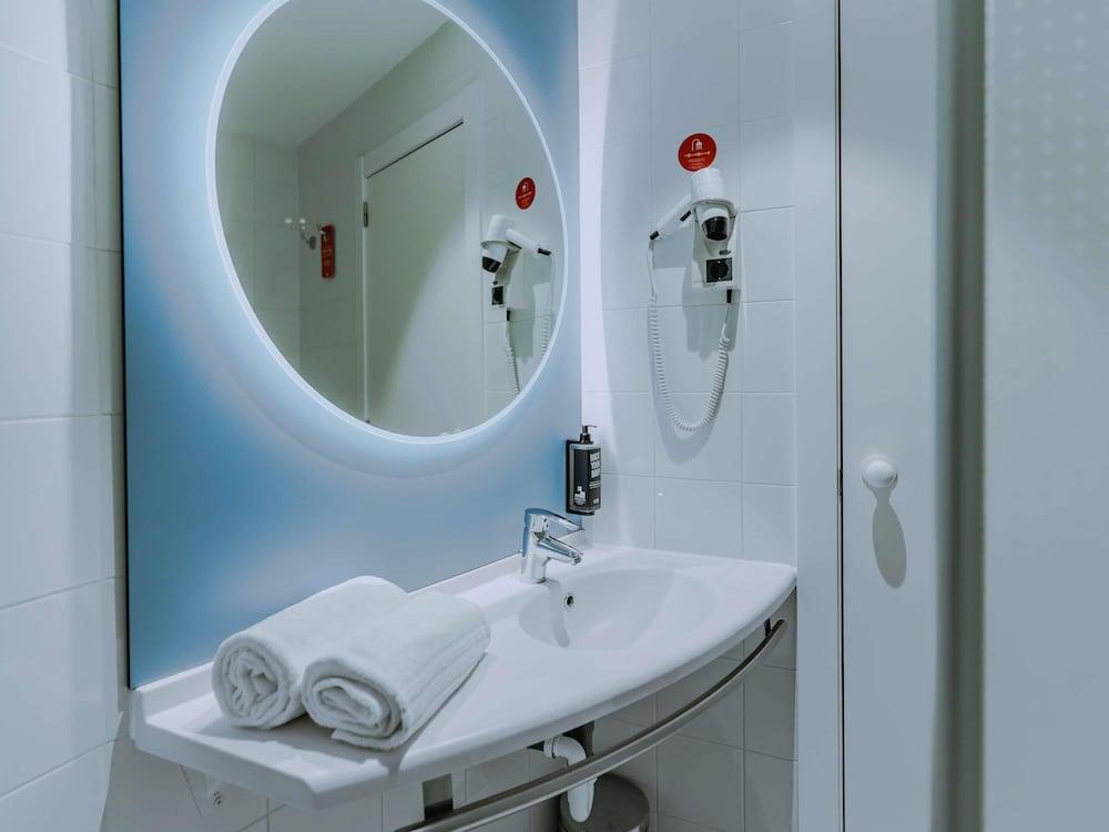 Ibis Barcelona Glories 22