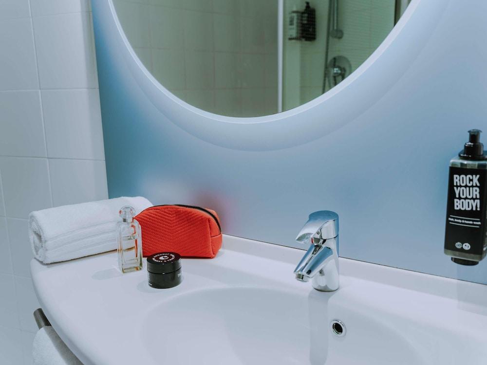 Ibis Barcelona Glories 22