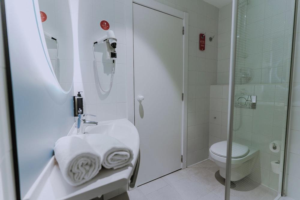 Ibis Barcelona Glories 22