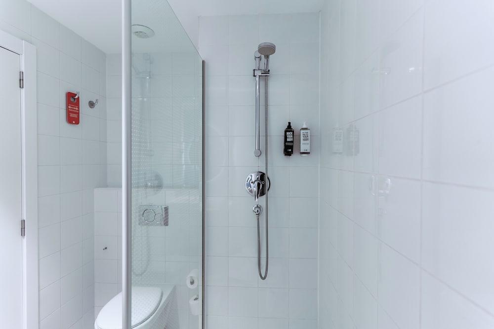 Ibis Barcelona Glories 22