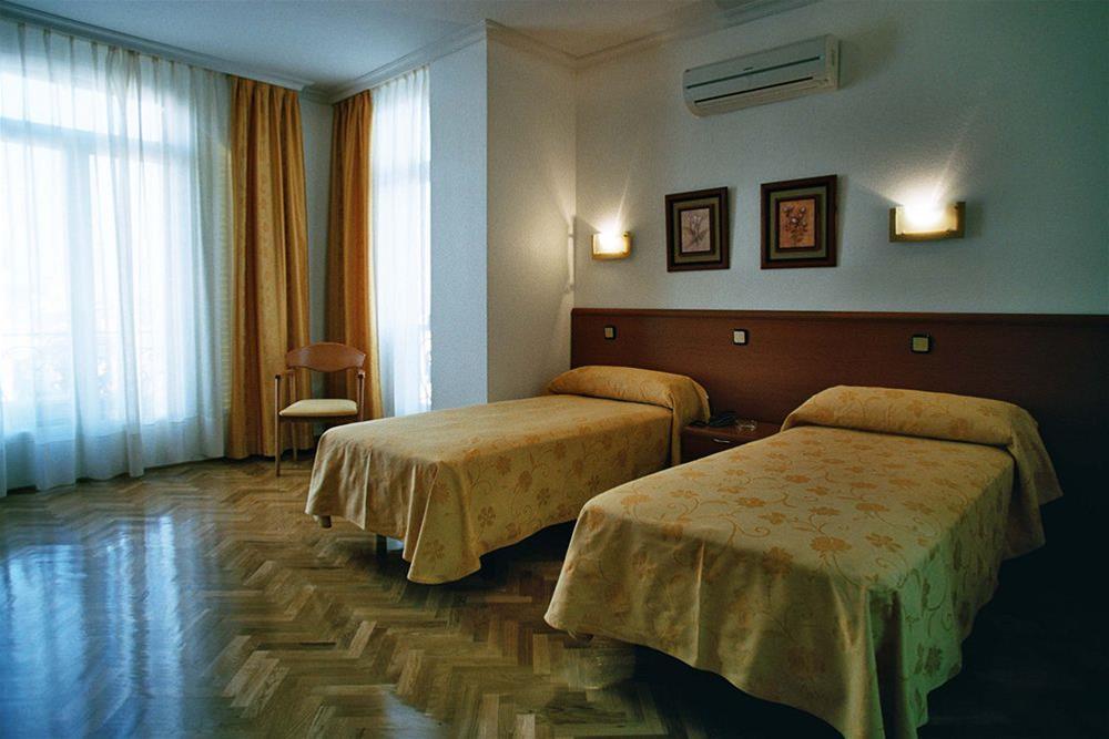 Hotel Montera Madrid, Curio Collection by Hilton