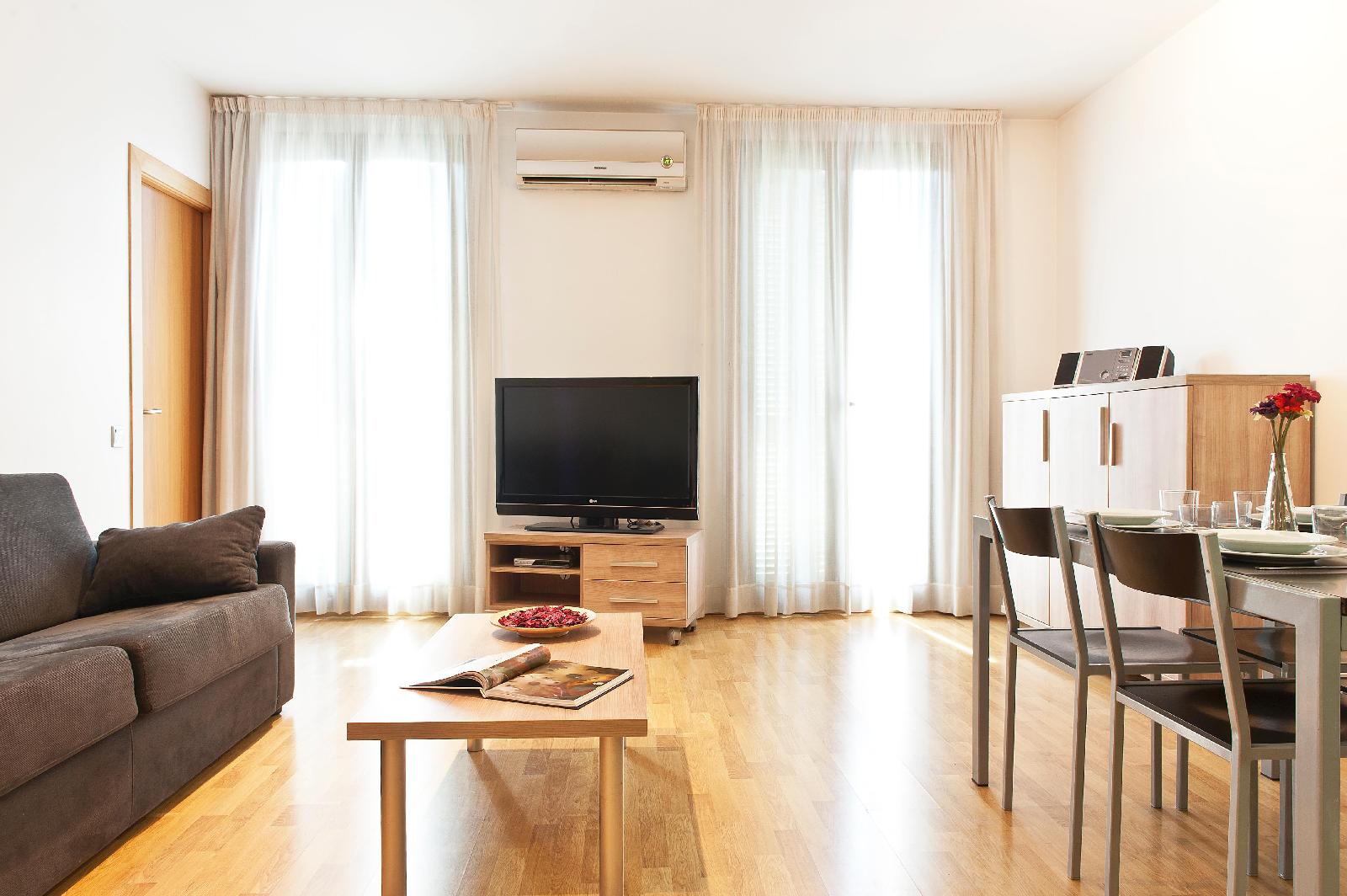 Mh Apartments S. Familia