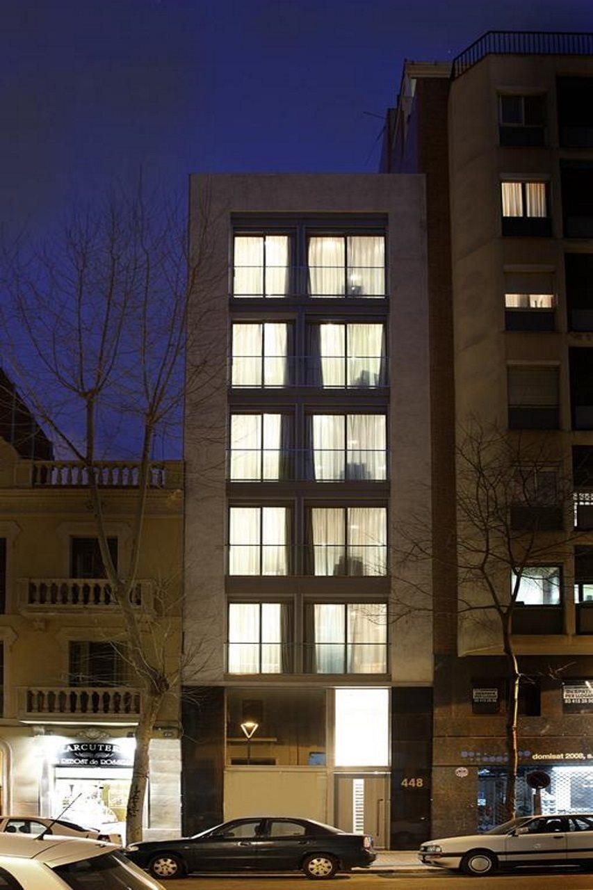 Mh Apartments S. Familia