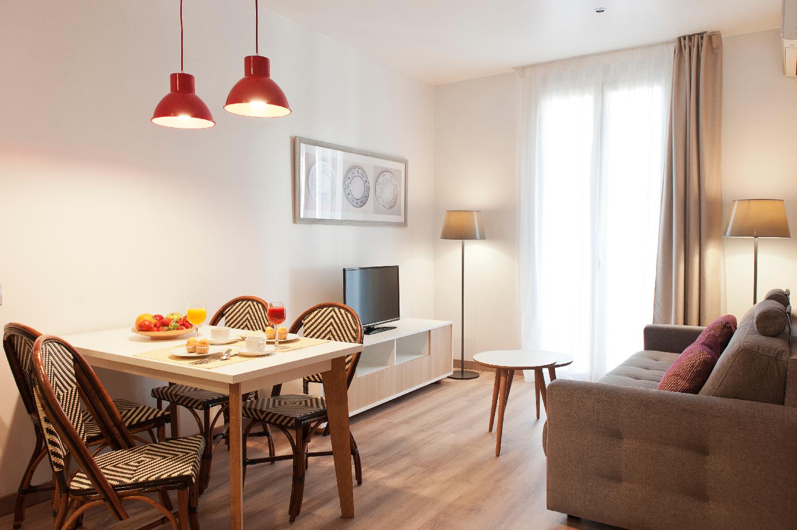Mh Apartments S. Familia