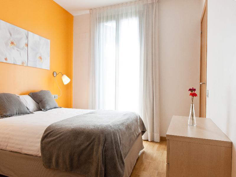 Mh Apartments S. Familia