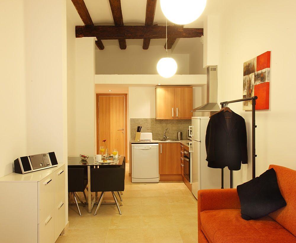 Mh Apartments S. Familia
