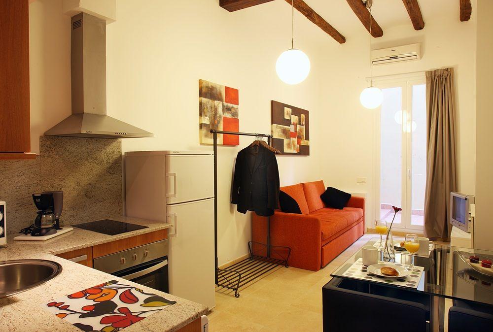 Mh Apartments S. Familia