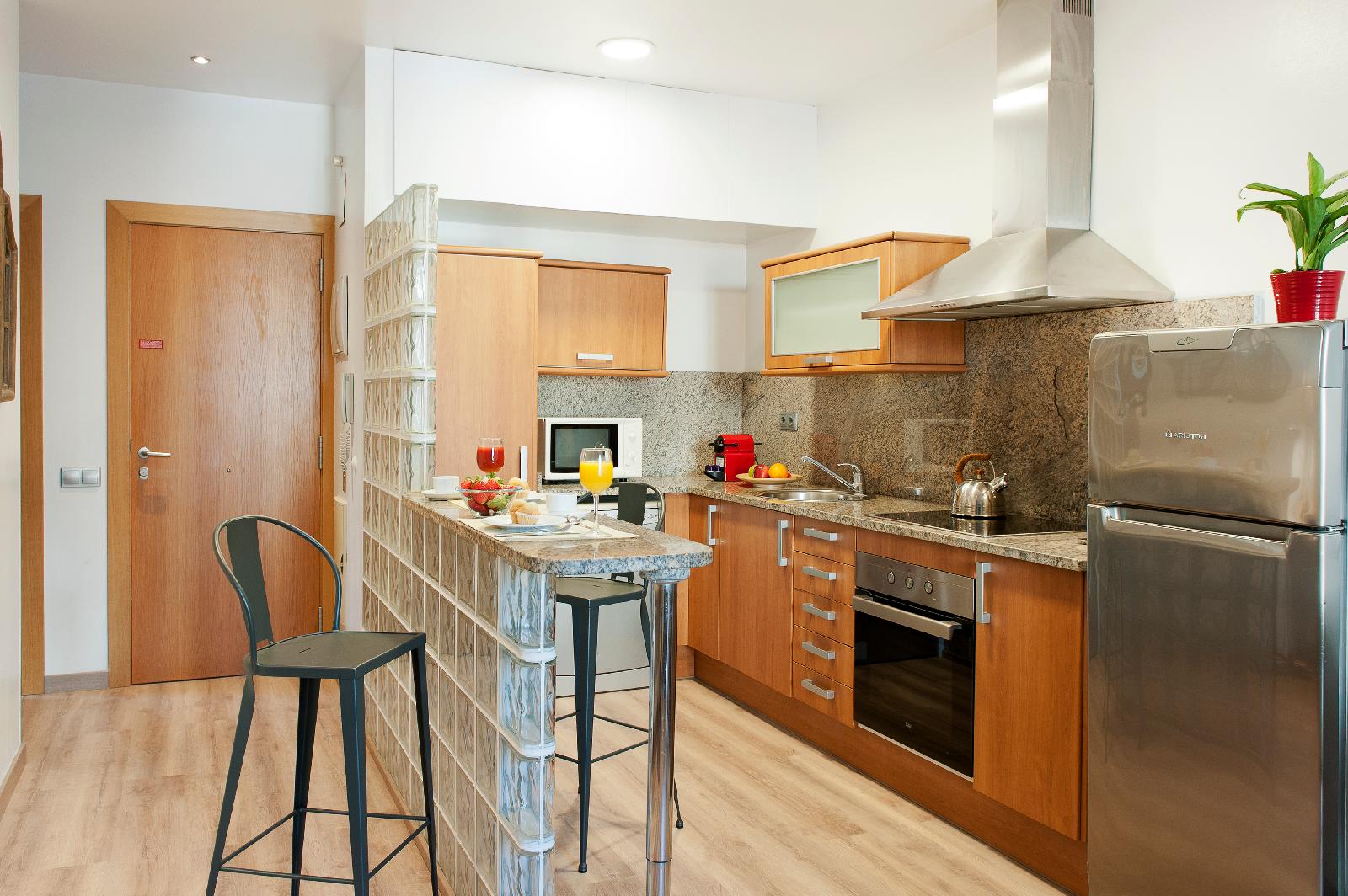 Mh Apartments S. Familia