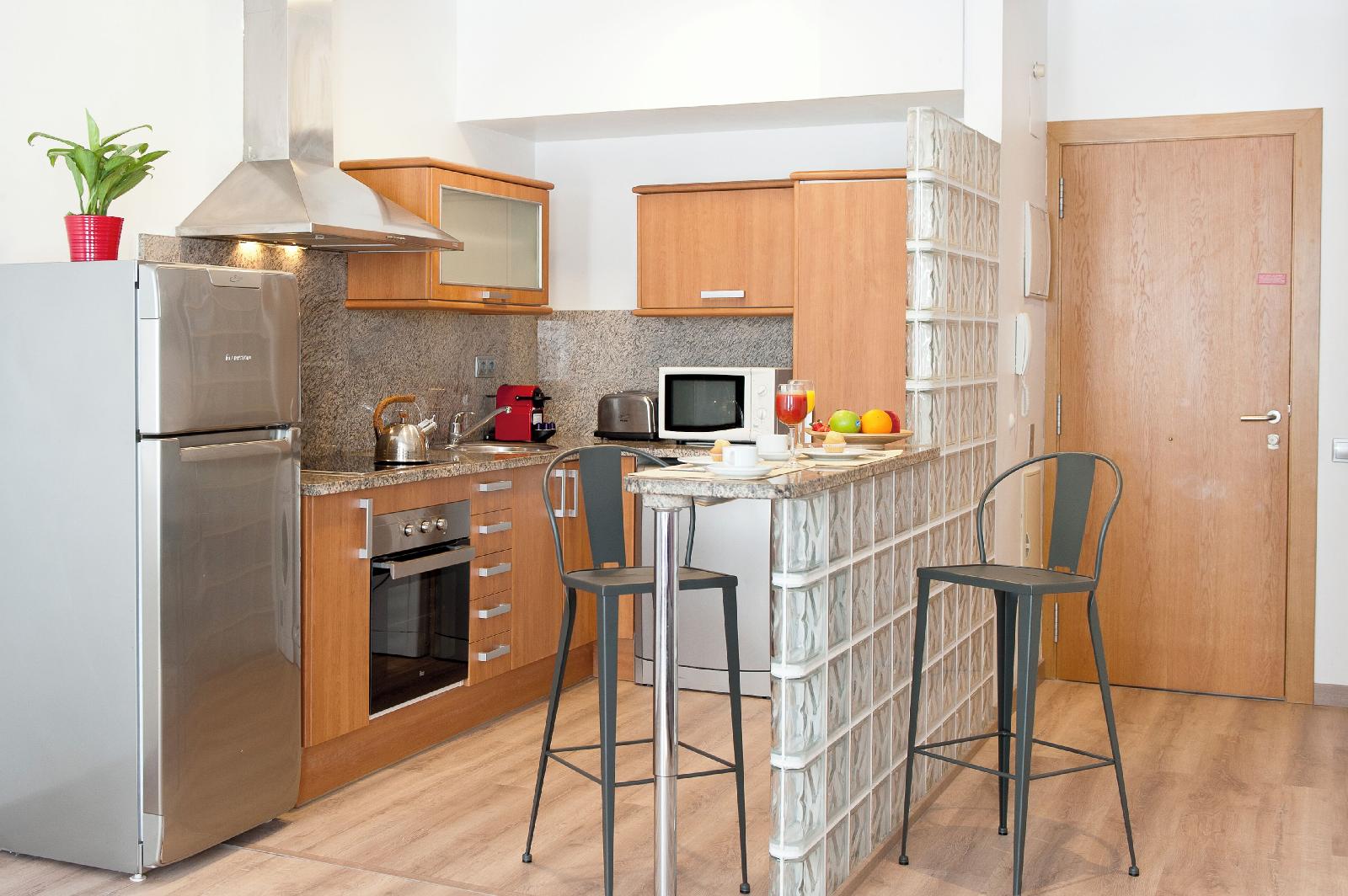 Mh Apartments S. Familia