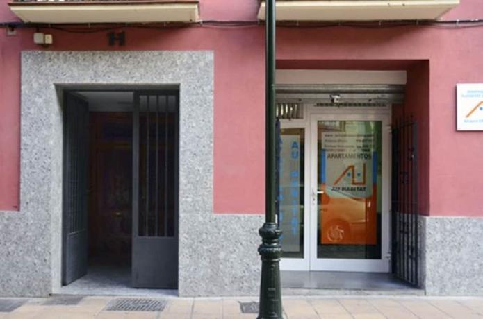 Apartamentos Auhabitat Zaragoza, Edificio De Apartamentos Turísticos Con Facilidad De Parking