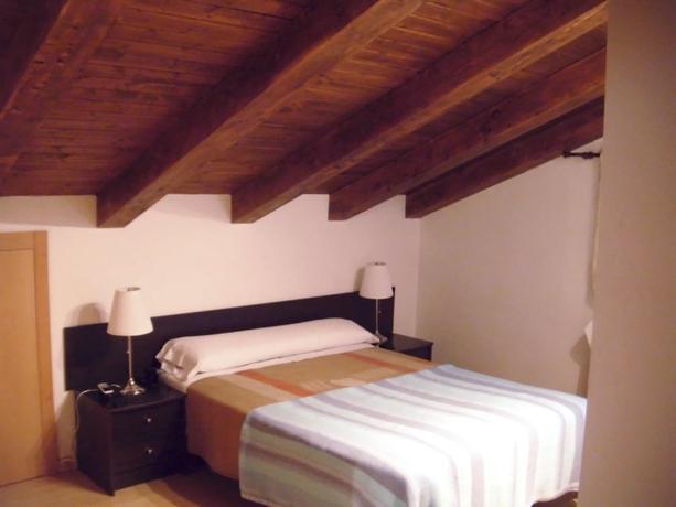 Apartamentos Auhabitat Zaragoza, Edificio De Apartamentos Turísticos Con Facilidad De Parking
