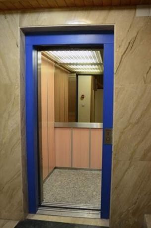 Apartamentos Auhabitat Zaragoza, Edificio De Apartamentos Turísticos Con Facilidad De Parking