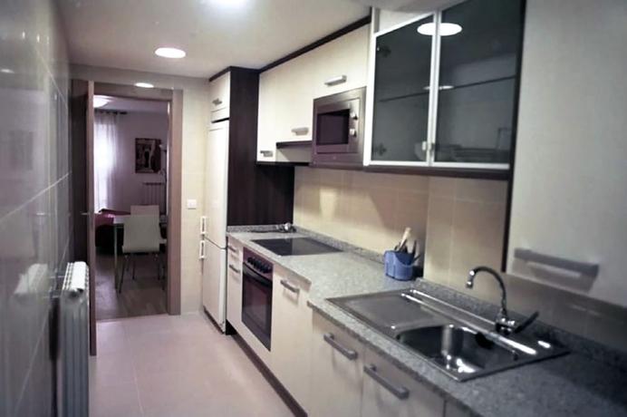 Apartamentos Auhabitat Zaragoza, Edificio De Apartamentos Turísticos Con Facilidad De Parking