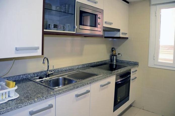 Apartamentos Auhabitat Zaragoza, Edificio De Apartamentos Turísticos Con Facilidad De Parking
