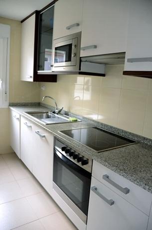 Apartamentos Auhabitat Zaragoza, Edificio De Apartamentos Turísticos Con Facilidad De Parking
