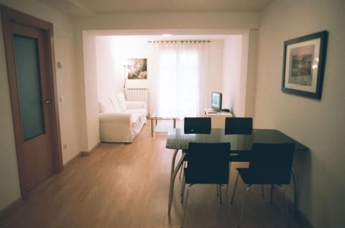 Apartamentos Auhabitat Zaragoza, Edificio De Apartamentos Turísticos Con Facilidad De Parking
