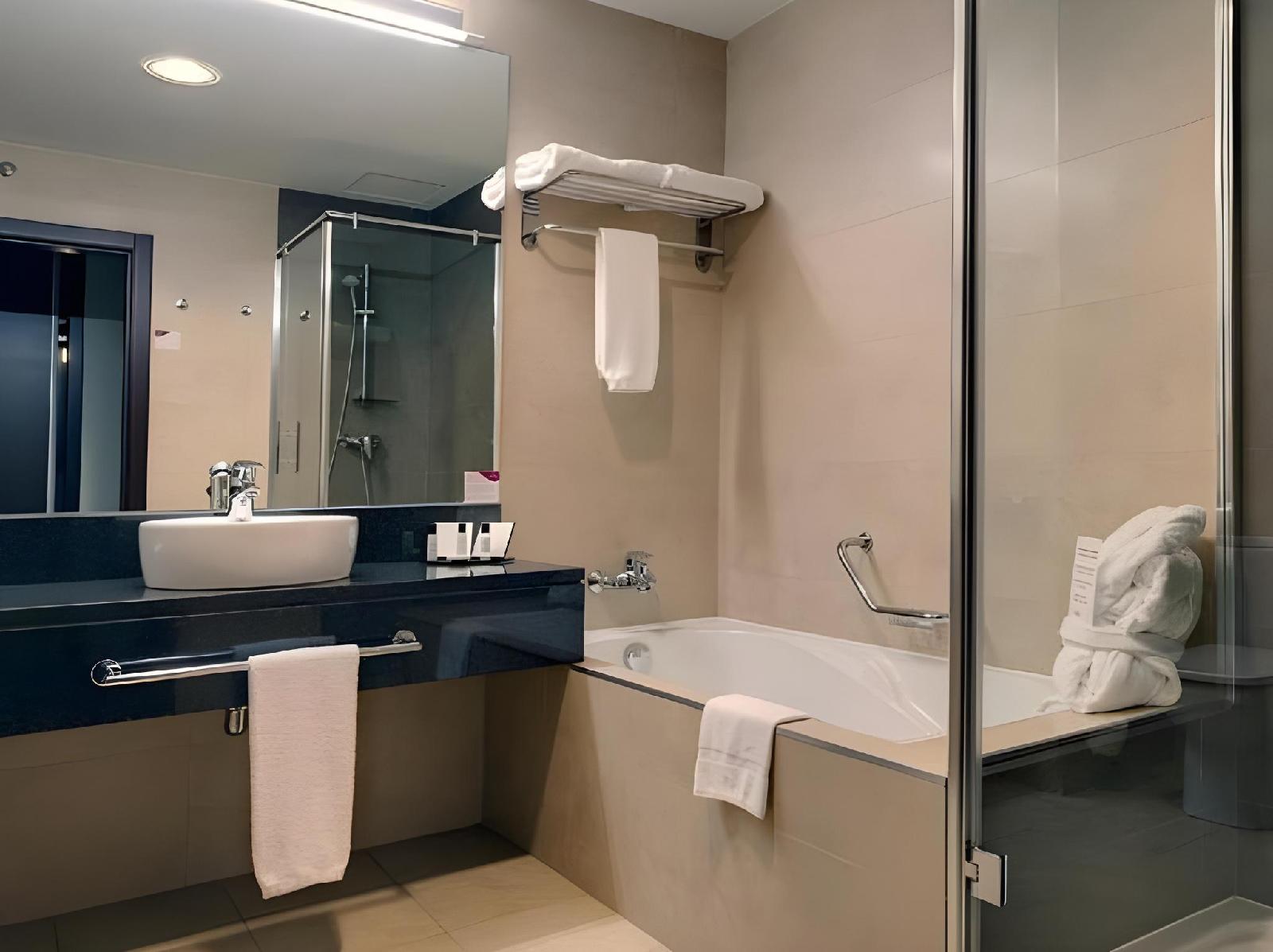 Crowne Plaza Madrid Airport, An Ihg Hotel