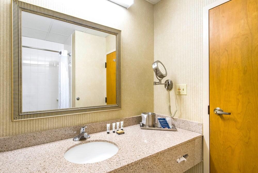 Crowne Plaza Madrid Airport, An Ihg Hotel
