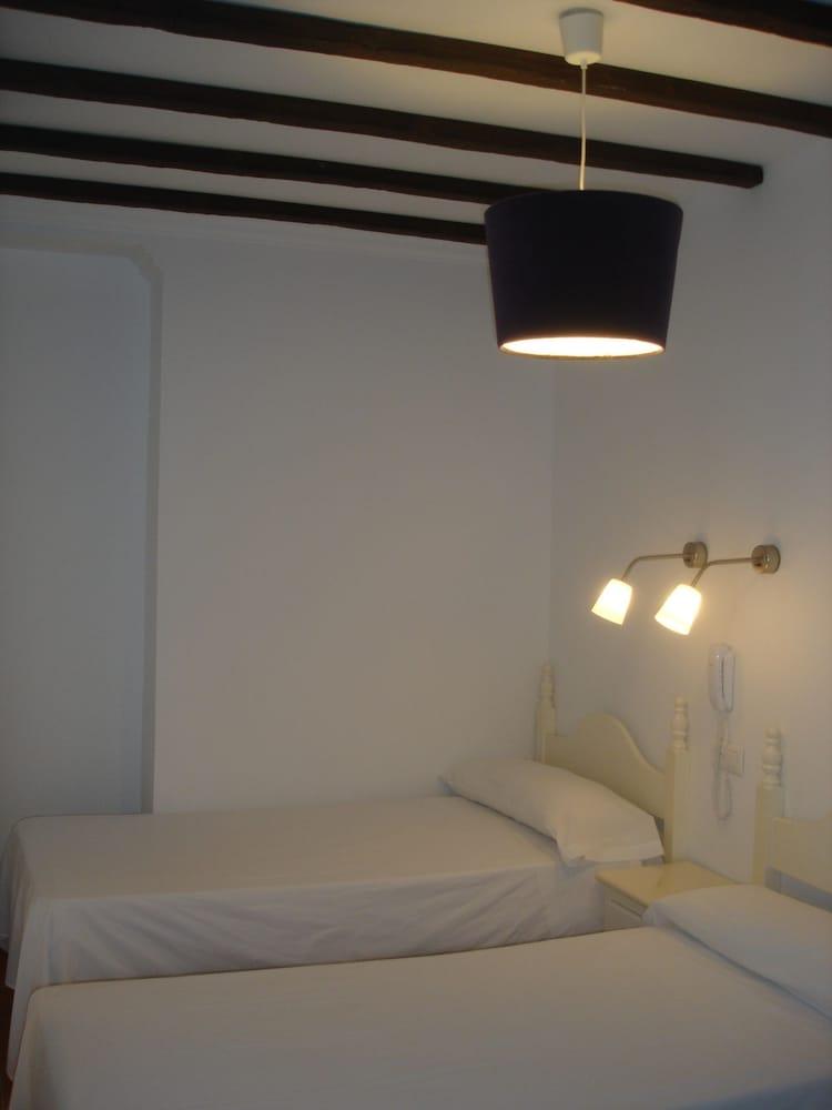 Hostal Arias