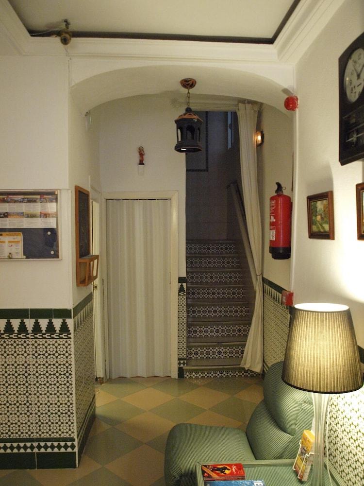 Hostal Arias