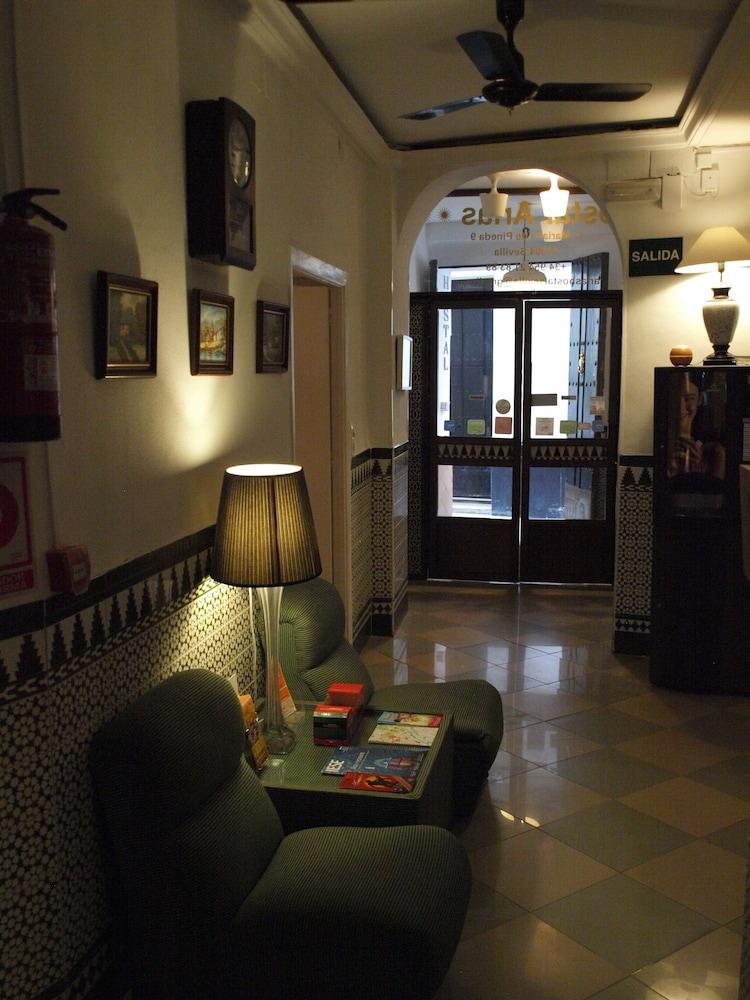 Hostal Arias