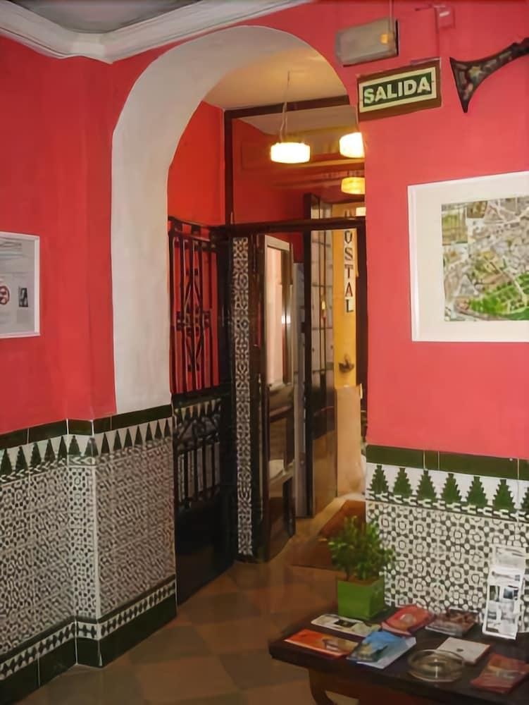 Hostal Arias