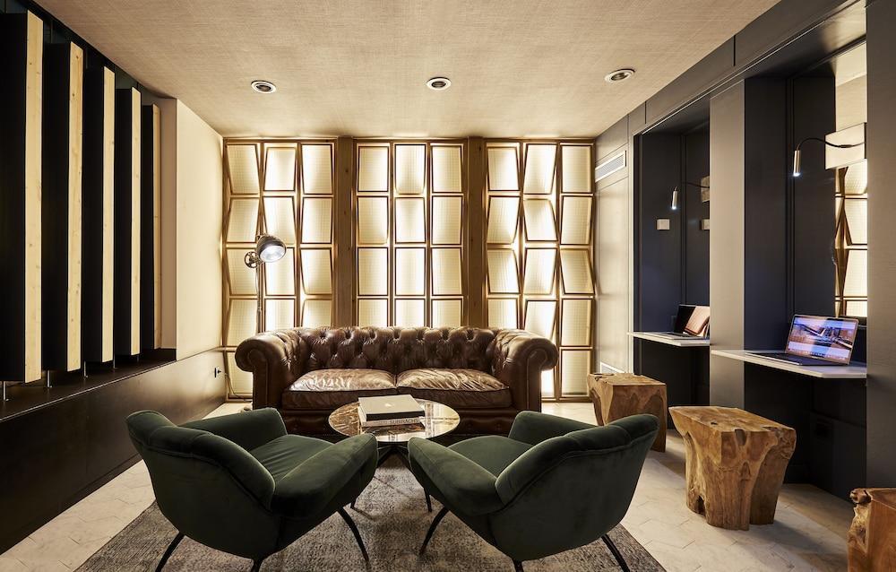 Barcelona Catedral Hotel