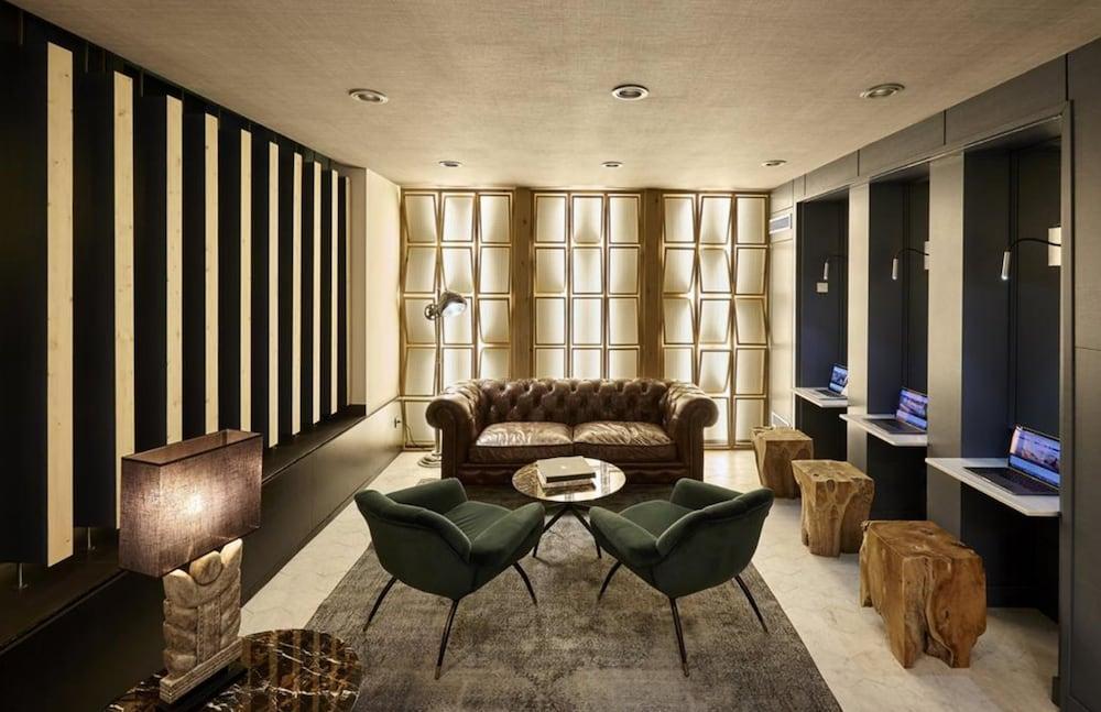 Barcelona Catedral Hotel