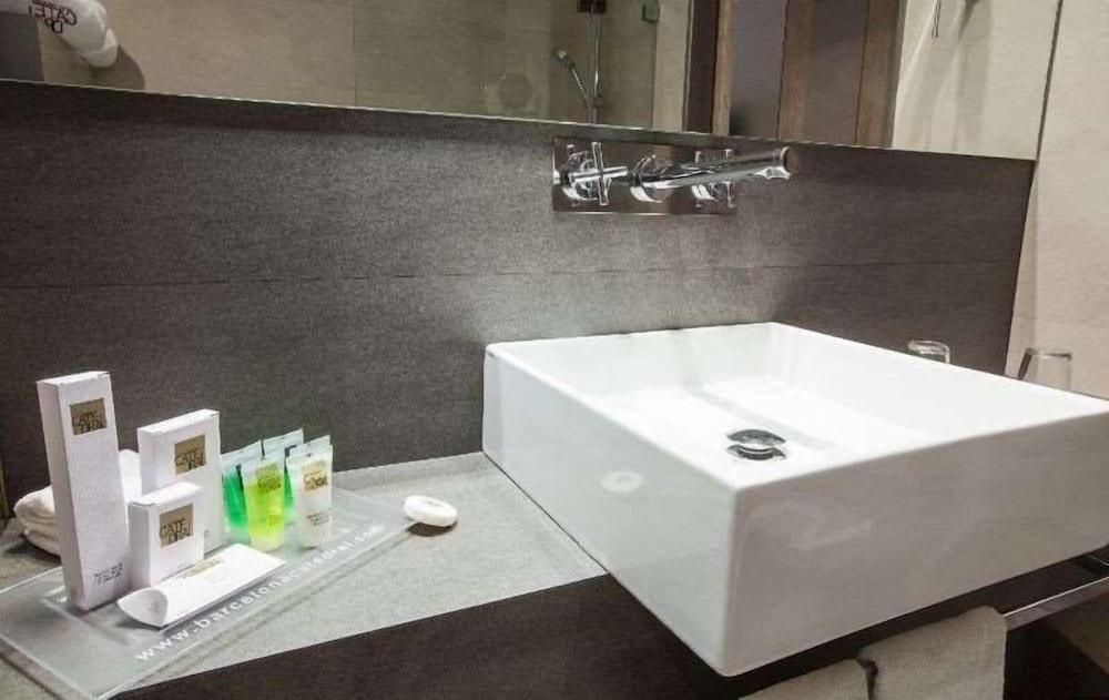 Barcelona Catedral Hotel