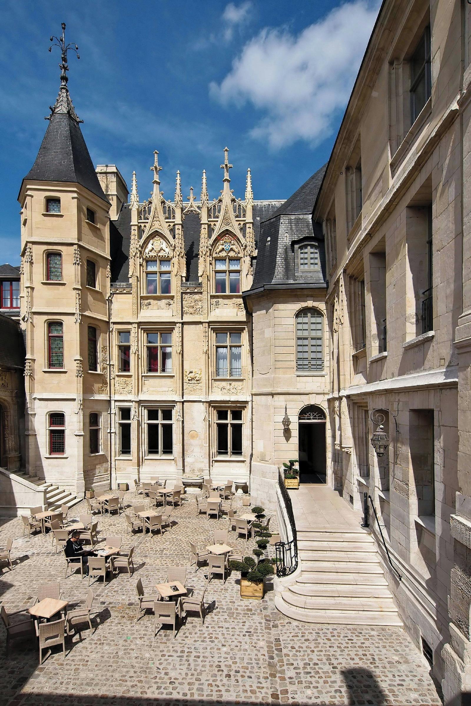 Hotel De Bourgtheroulde, Autograph Collection