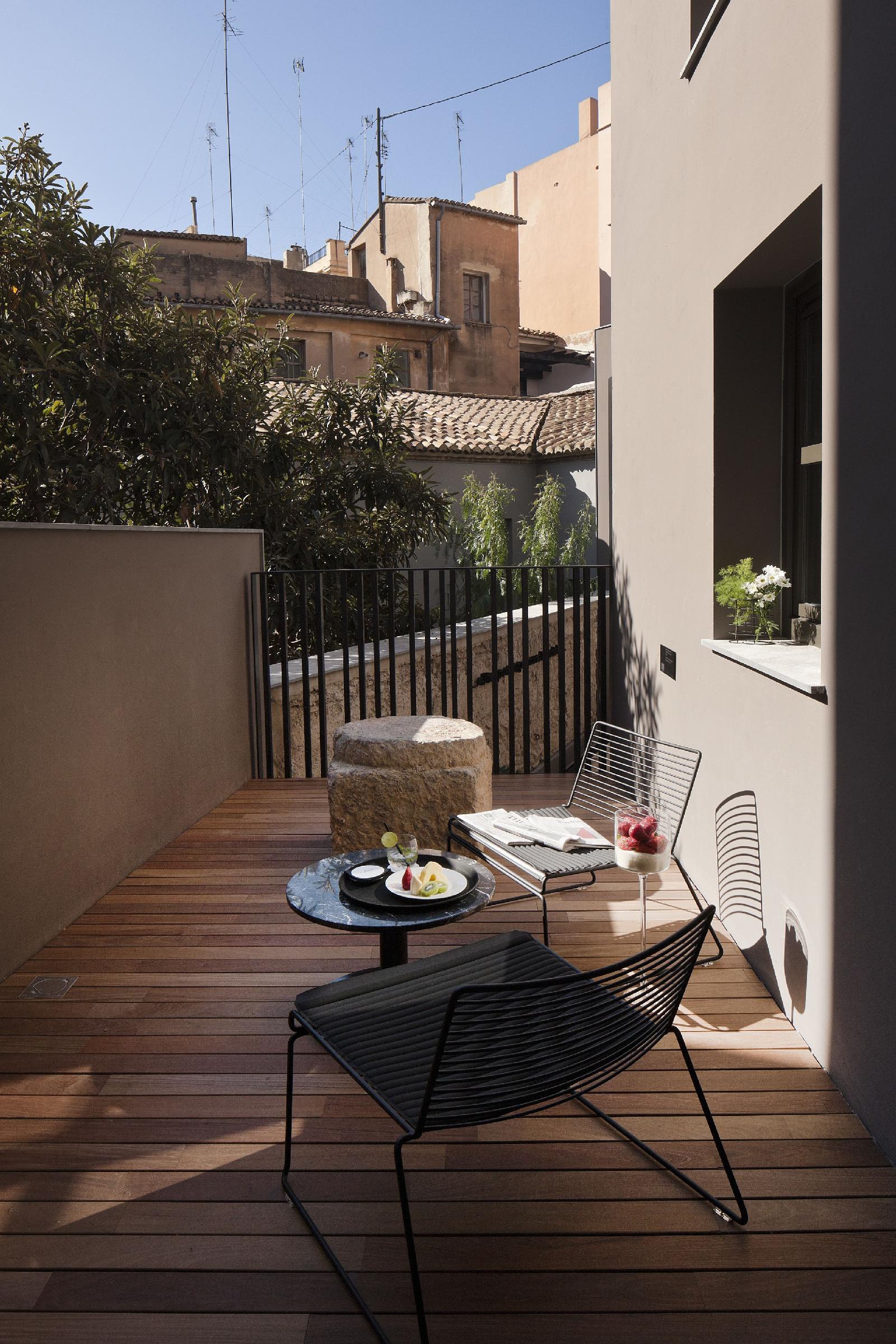 Caro Hotel