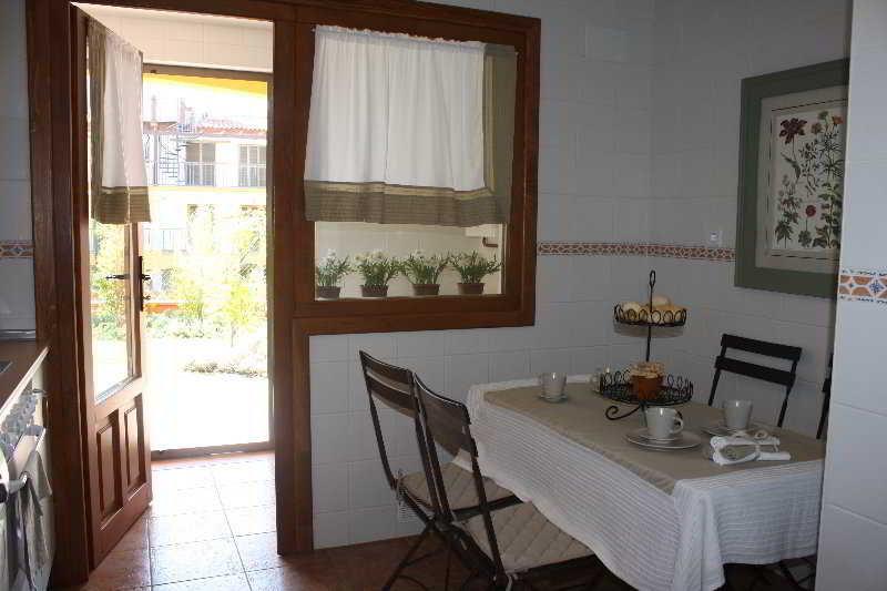 Conjunto Residencial Las Encinas by Costaluz Apartamentos