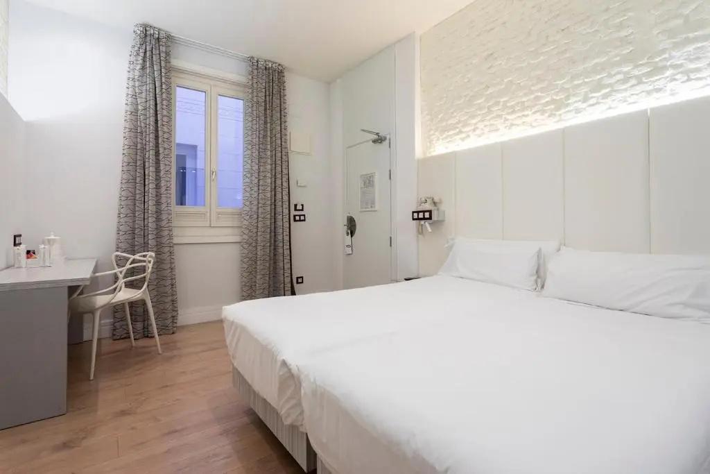 Petit Palace Lealtad Plaza