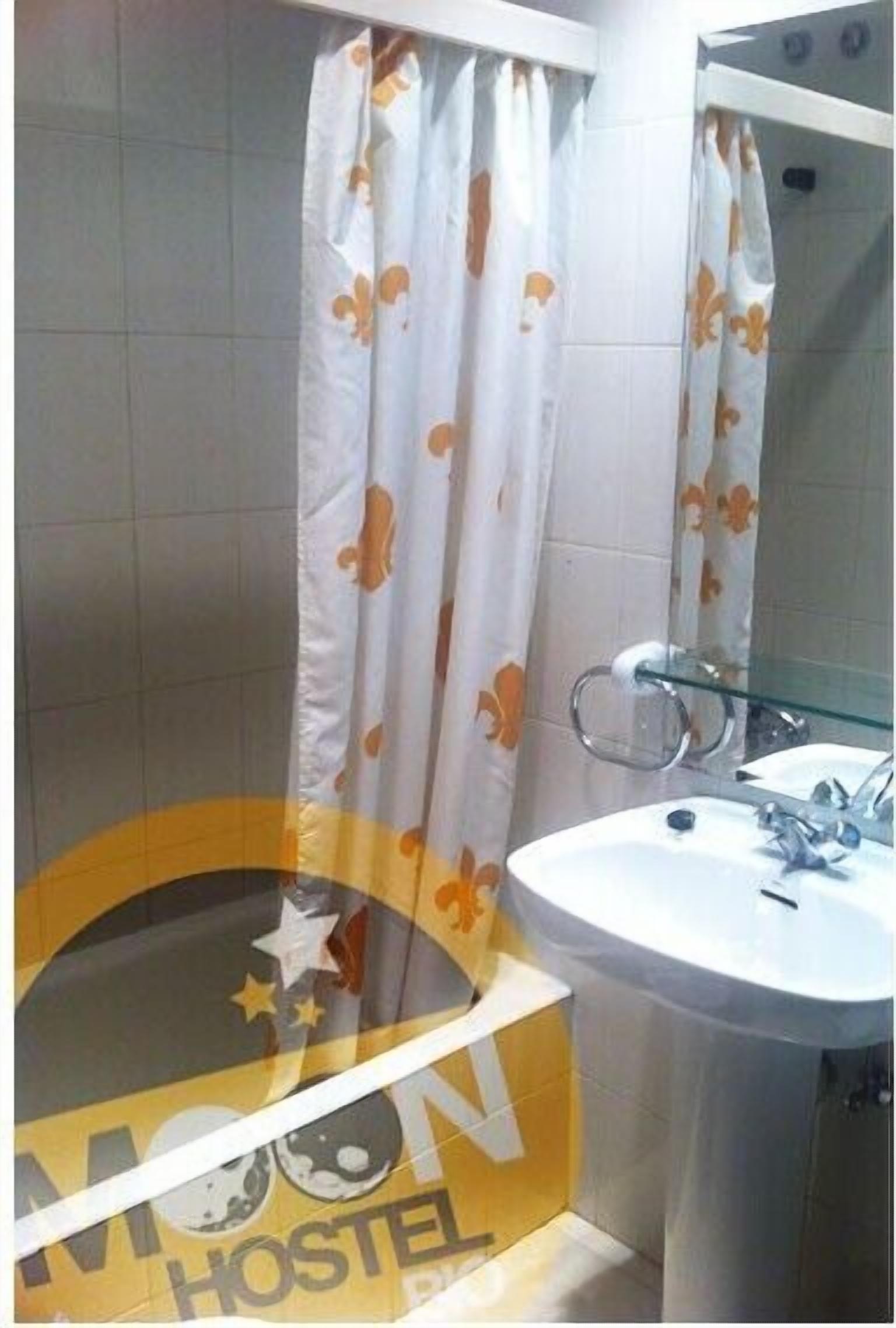 Moon Hostel Bio