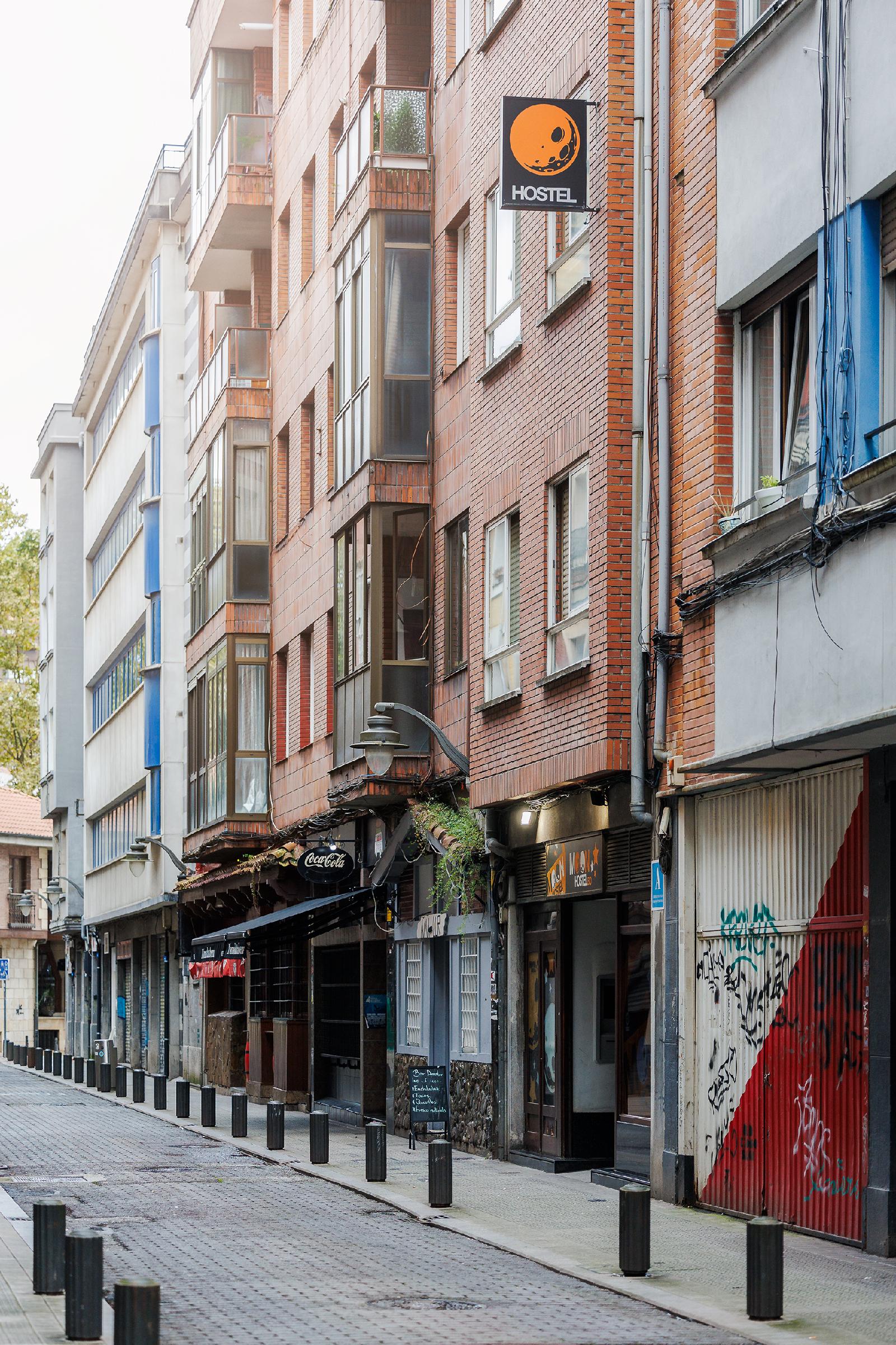 Moon Hostel Bio