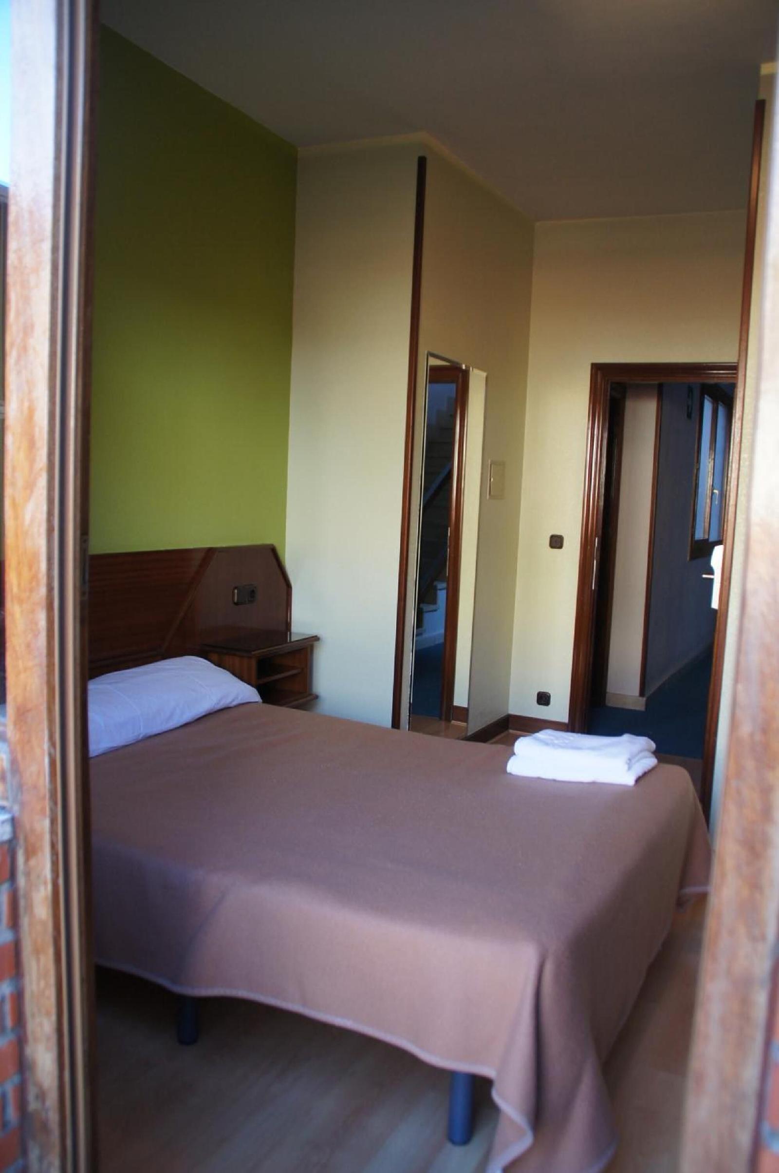 Moon Hostel Bio