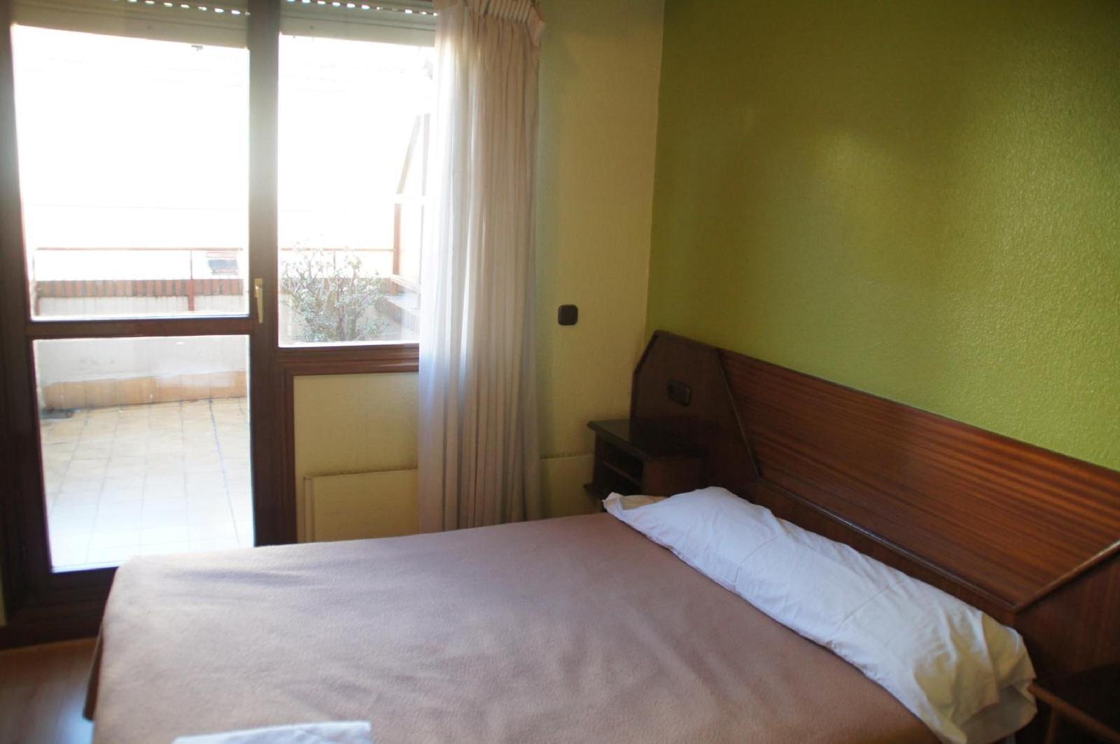 Moon Hostel Bio