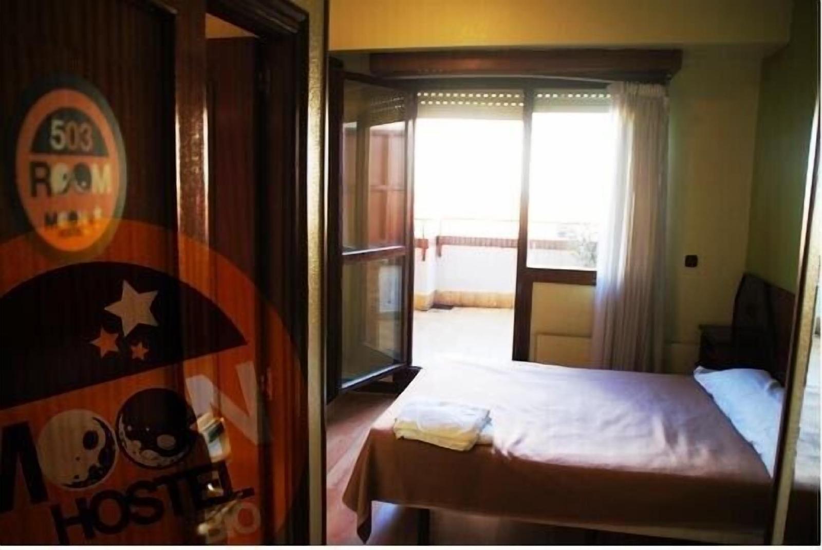 Moon Hostel Bio