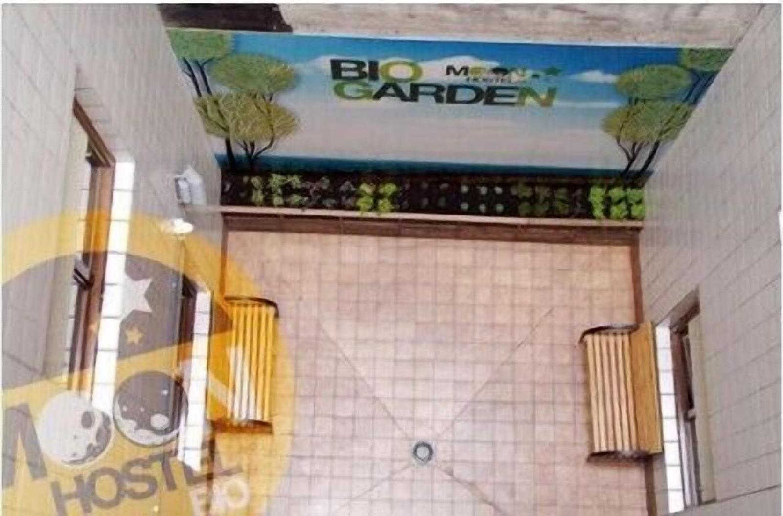 Moon Hostel Bio