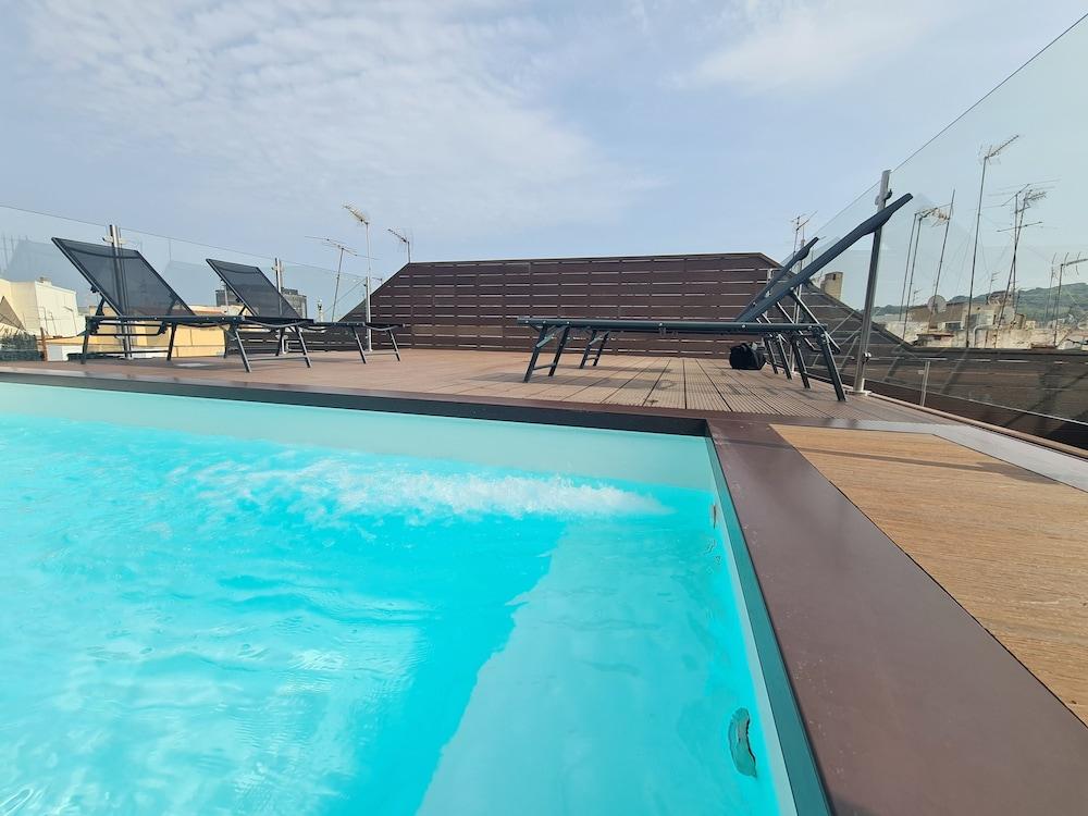 Hostal Raval Rooms