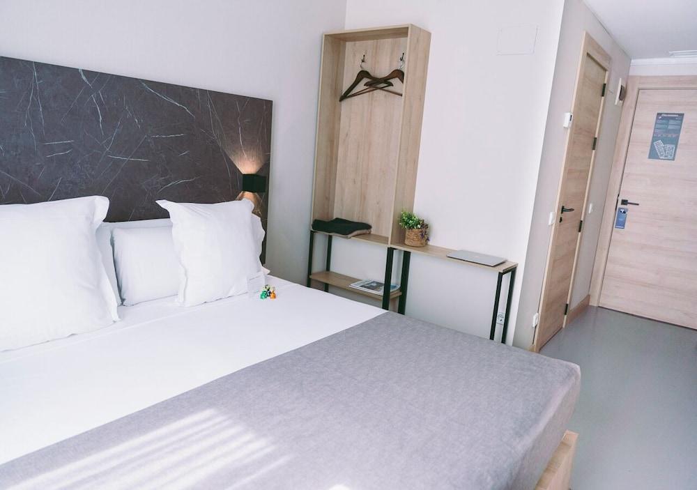 Hostal Raval Rooms