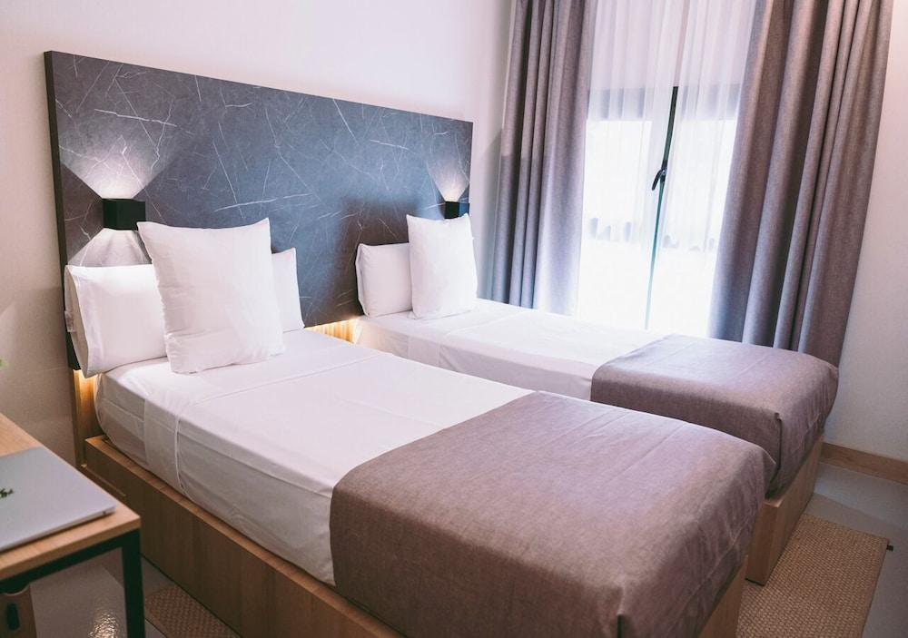 Hostal Raval Rooms