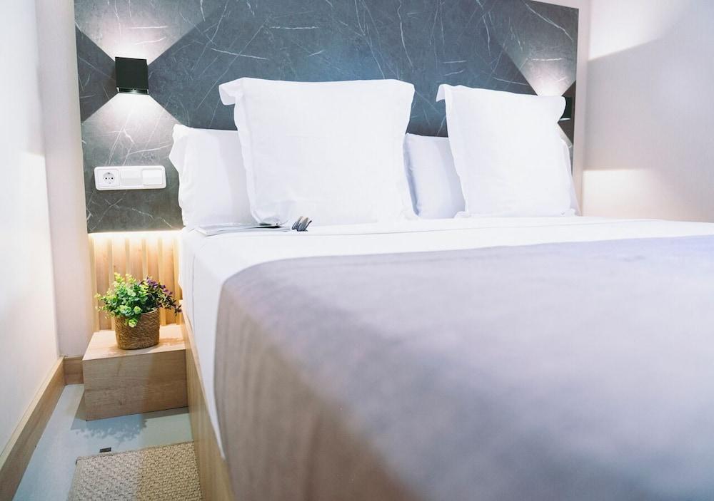 Hostal Raval Rooms