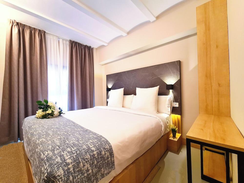 Hostal Raval Rooms