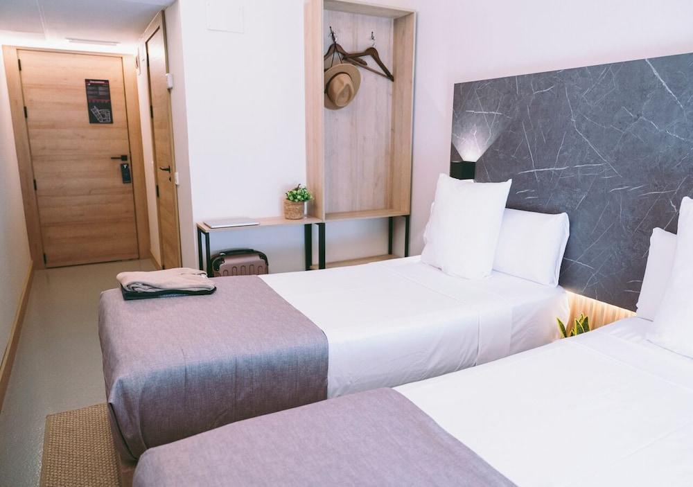 Hostal Raval Rooms
