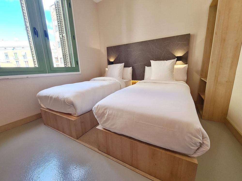 Hostal Raval Rooms