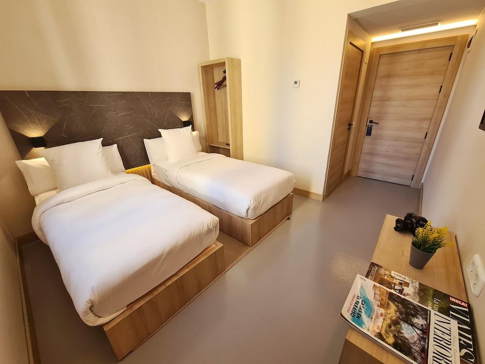 Hostal Raval Rooms