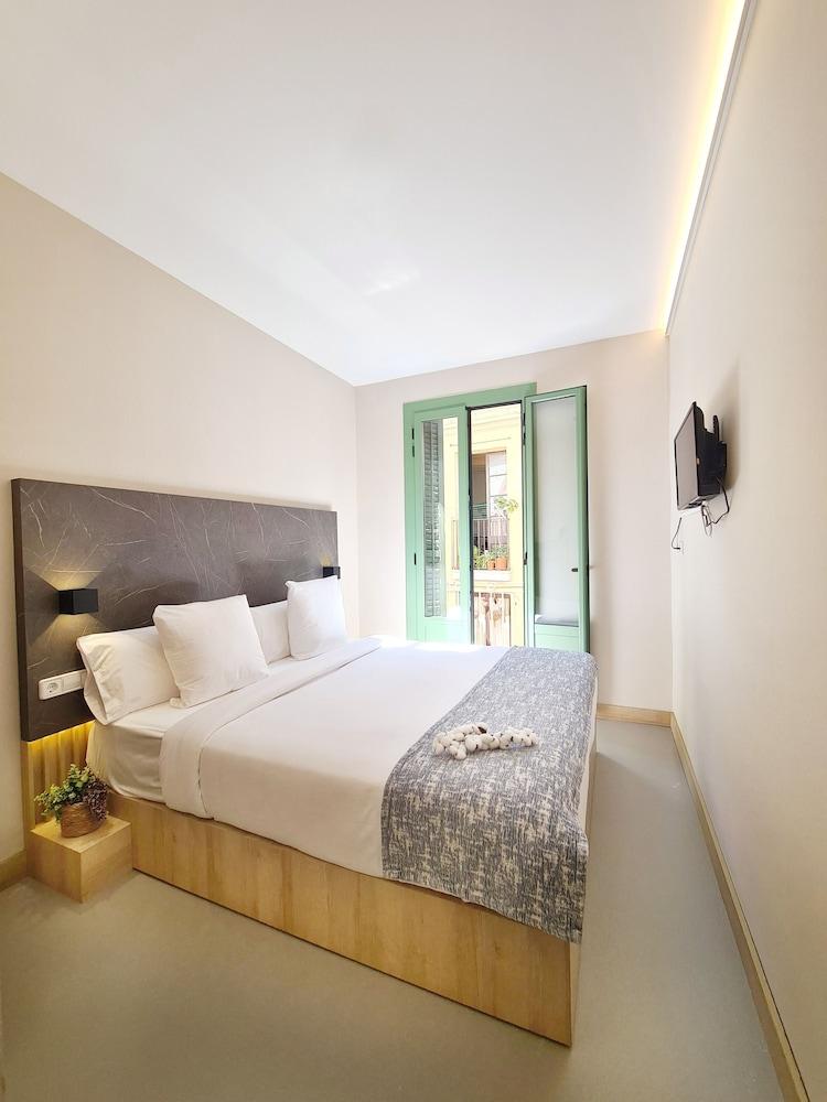 Hostal Raval Rooms